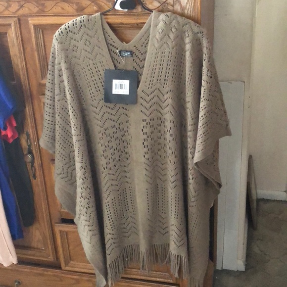 Sweaters - Shrug/poncho/sweater